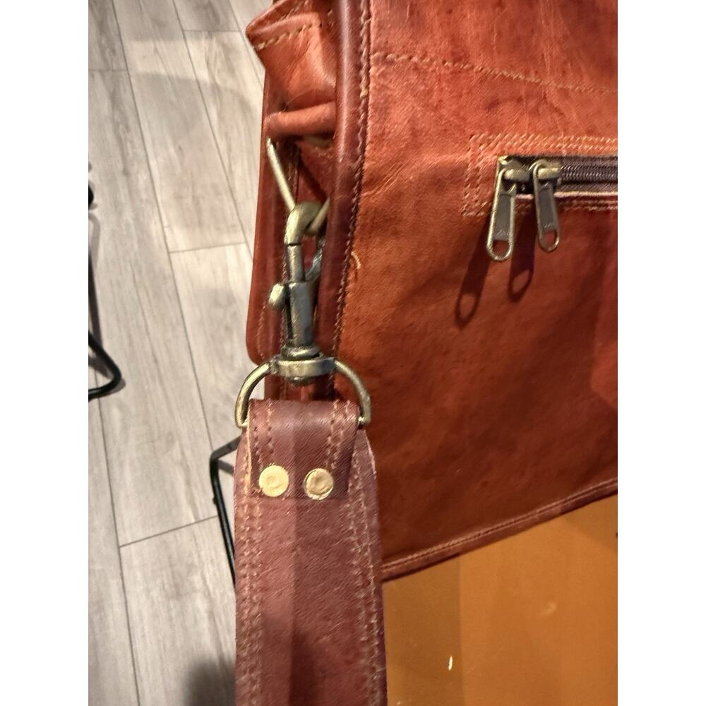 Men's Brown Messenger Bag Buckle Closure Crossbody Strap Lined Pockets - Picture 8 of 13